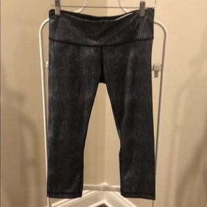 Lululemon cropped yoga pants